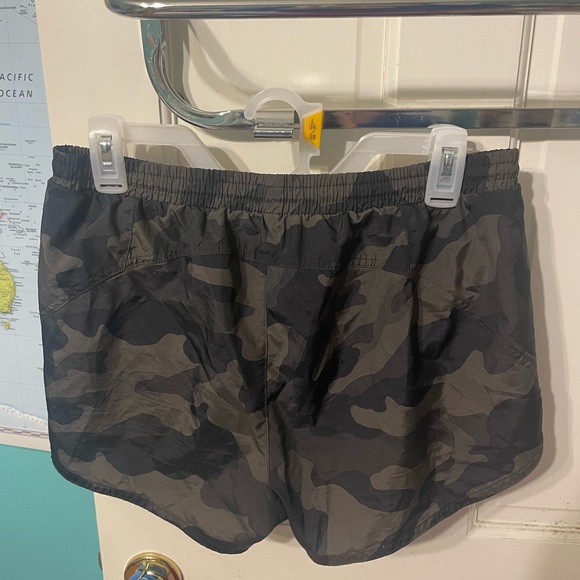 Old Navy camo shorts - Picture 2 of 2